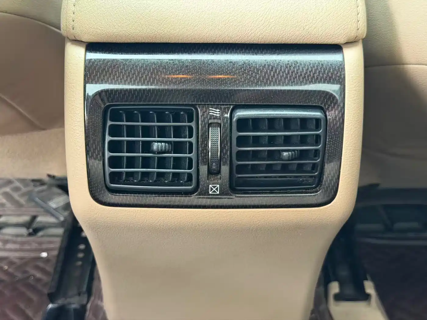Toyota Camry 2015 Dual Engine 2.5HG Luxury Navigation Edition фото 16