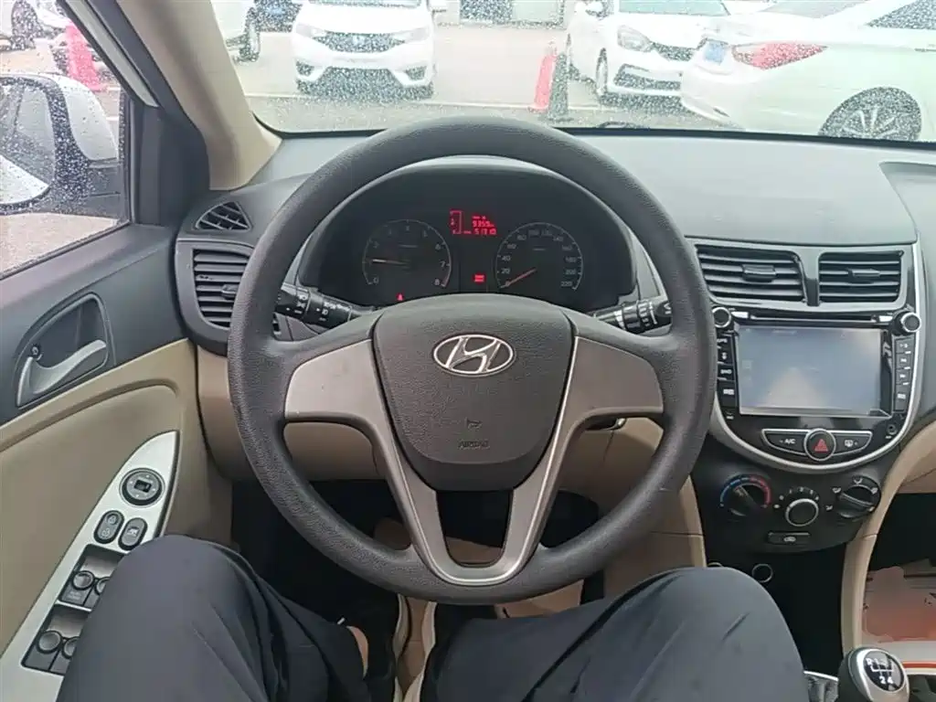 Hyundai Verna 2014 1.4L Manual Smart GLS фото 11