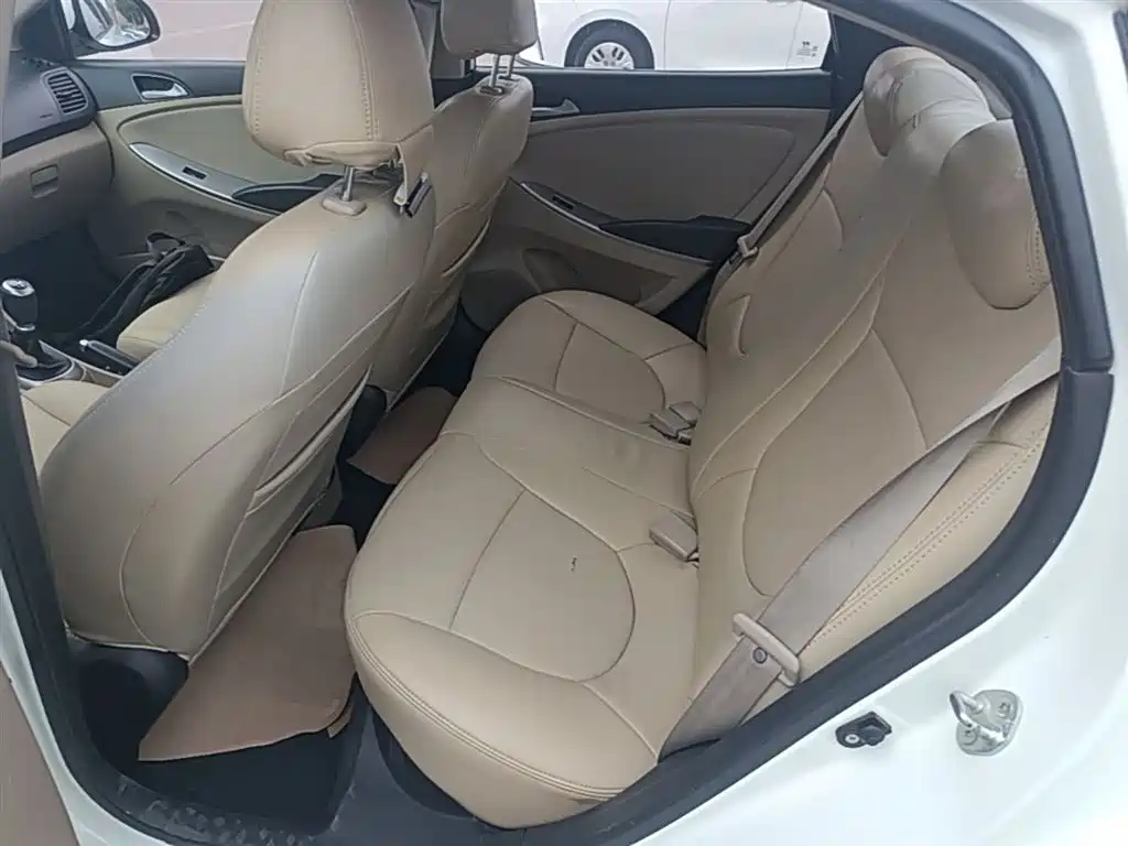 Hyundai Verna 2014 1.4L Manual Smart GLS фото 17