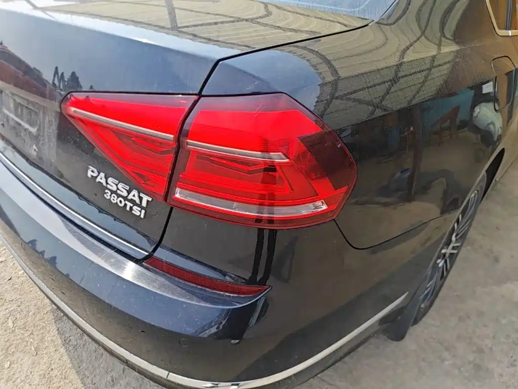 Photo 8 - Volkswagen Passat