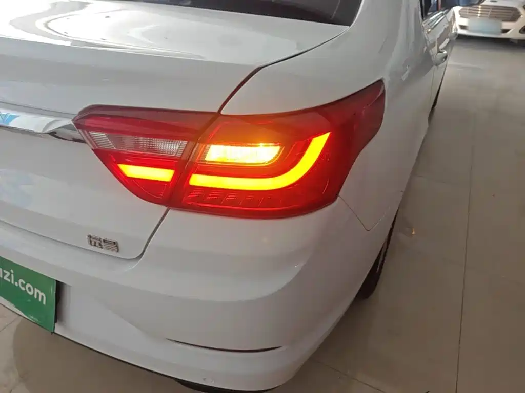 Фото 8 - Geely Vision