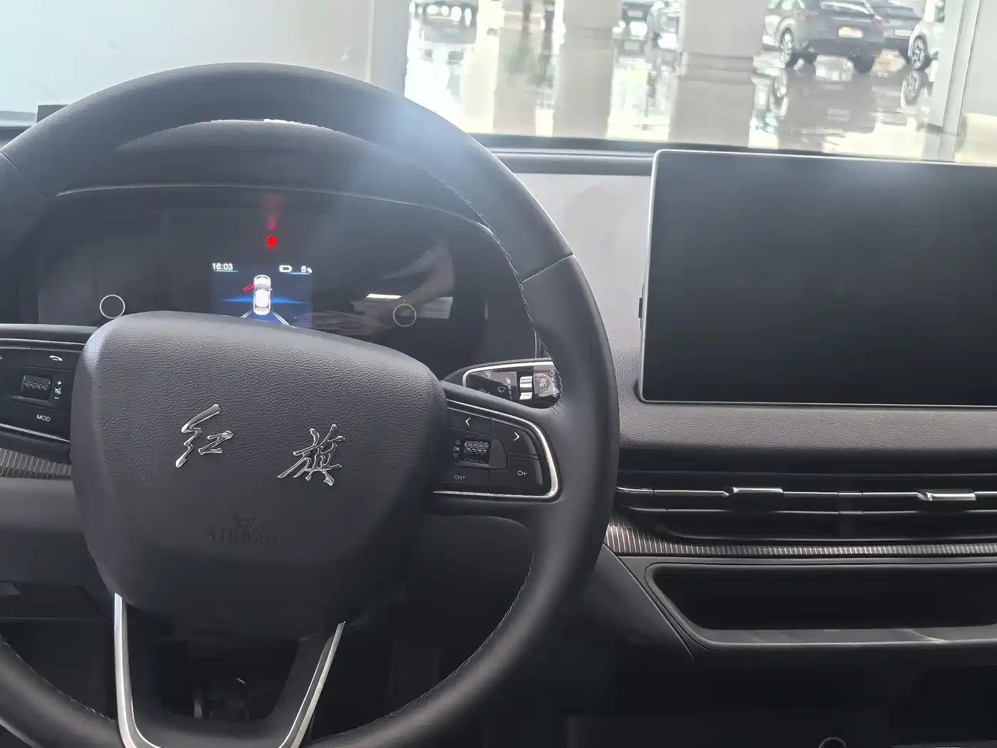 Hongqi E-QM5 2022 431km Charging Enjoyment Edition фото 11