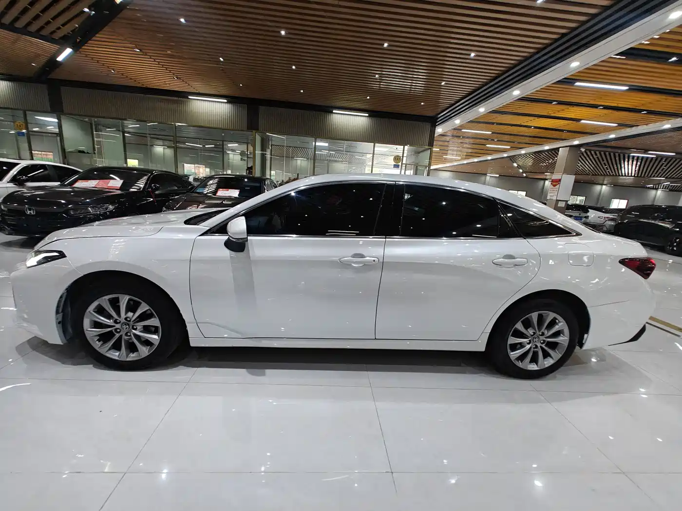 Toyota Avalon 2024 Model 2.0L Premium Selection Edition фото 5