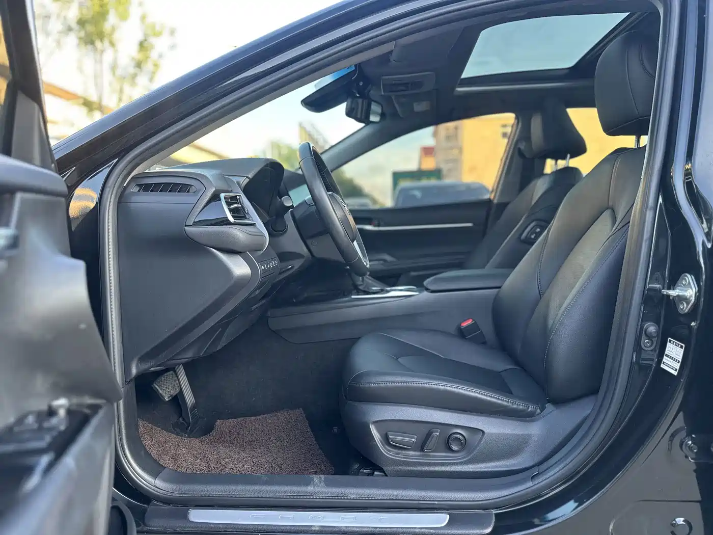 Фото 4 - Toyota Camry