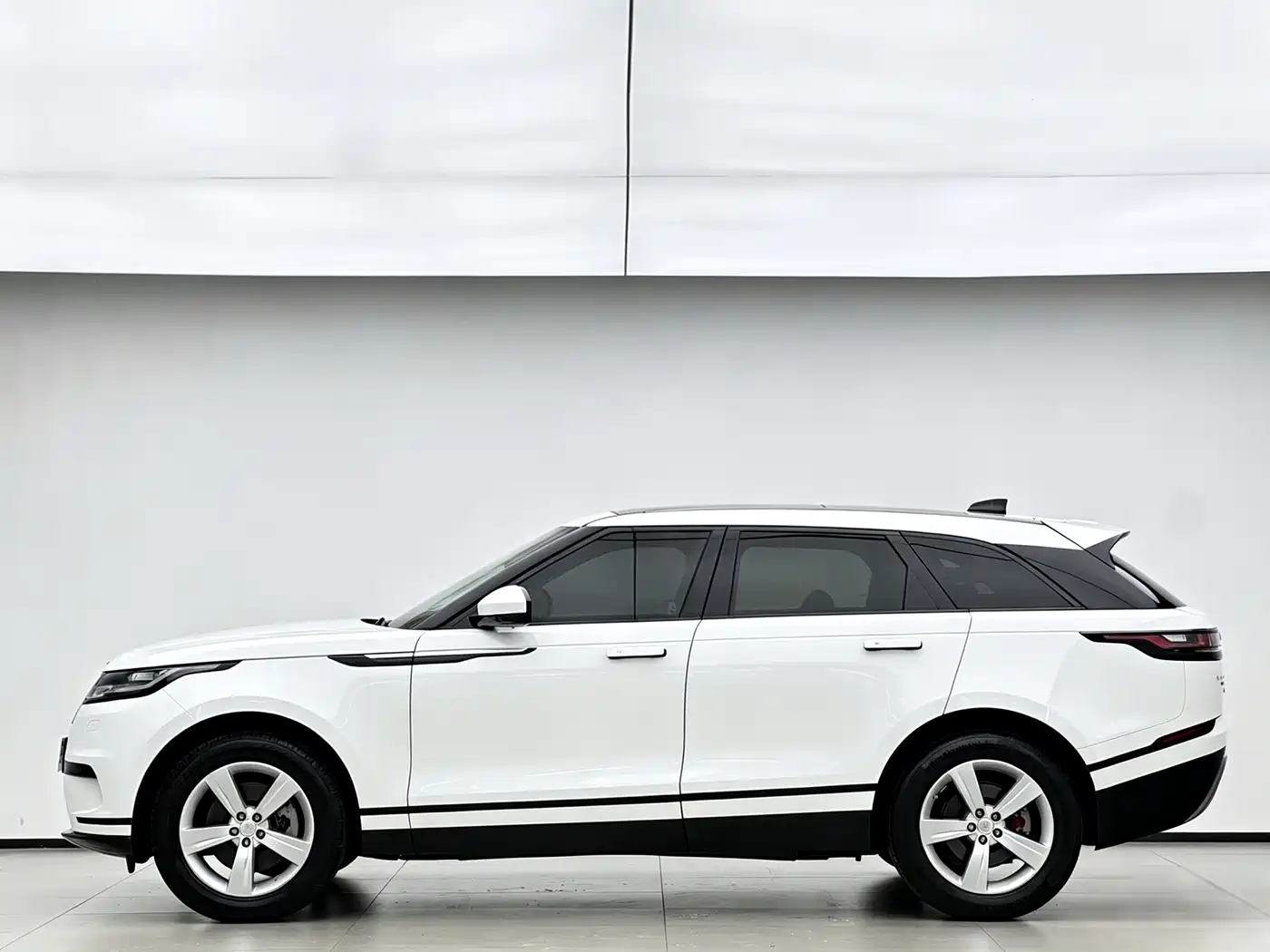 Фото 13 - Land Rover Range Rover Velar