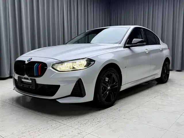 BMW 1 Series 2022 120i M Sport Shadow Edition — фото 1
