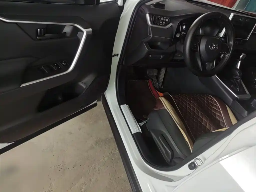Toyota Wildlander 2022 2.0L CVT FWD Leading Edition фото 16