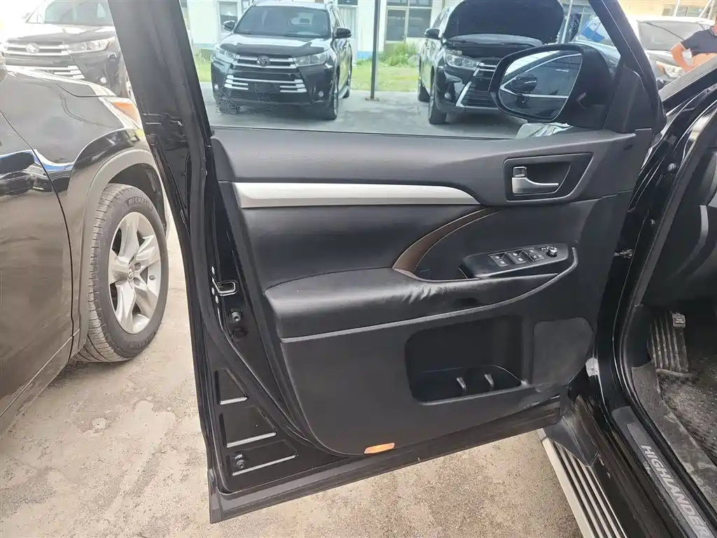 Toyota Highlander 2015 2.0T AWD Luxury Edition 7-seater фото 12