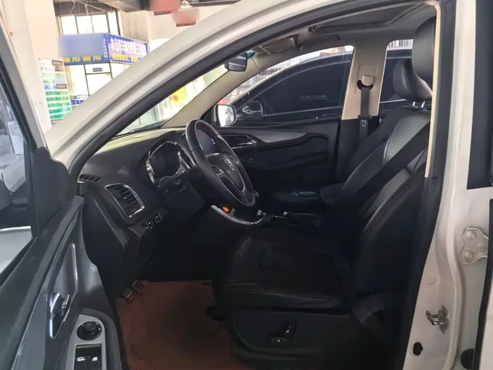 Baojun 560 2016 2015 1.8L Manual Luxury