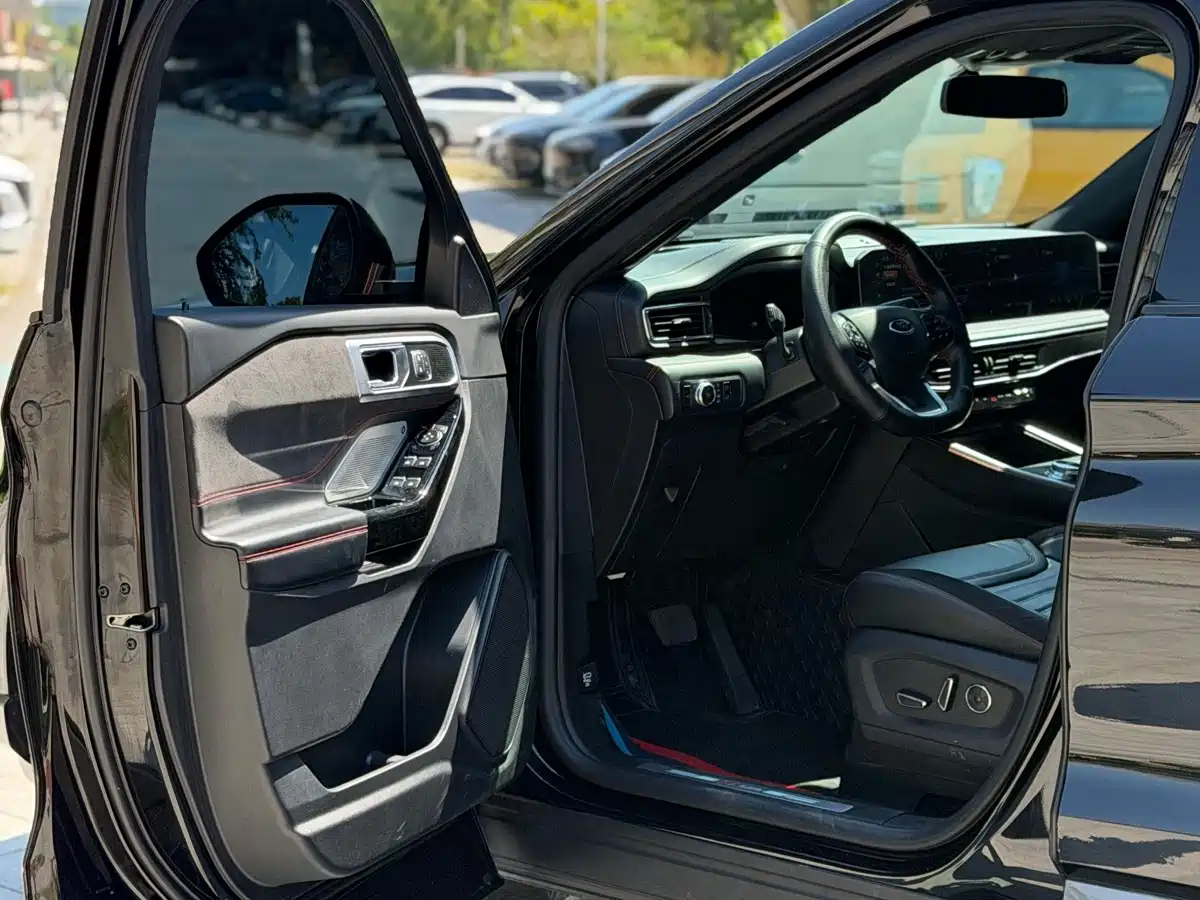 Фото 26 - Ford Explorer