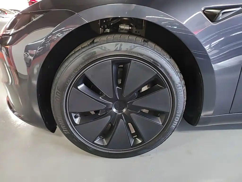 Tesla Model 3 2026 2025 Model Year Facelift Rear-Wheel Drive