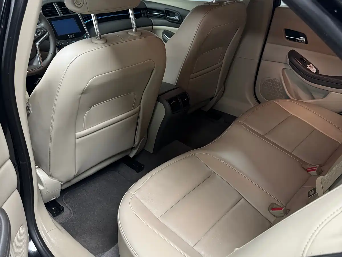 Chevrolet Malibu 2013 2.0L Automatic Luxury Edition фото 6