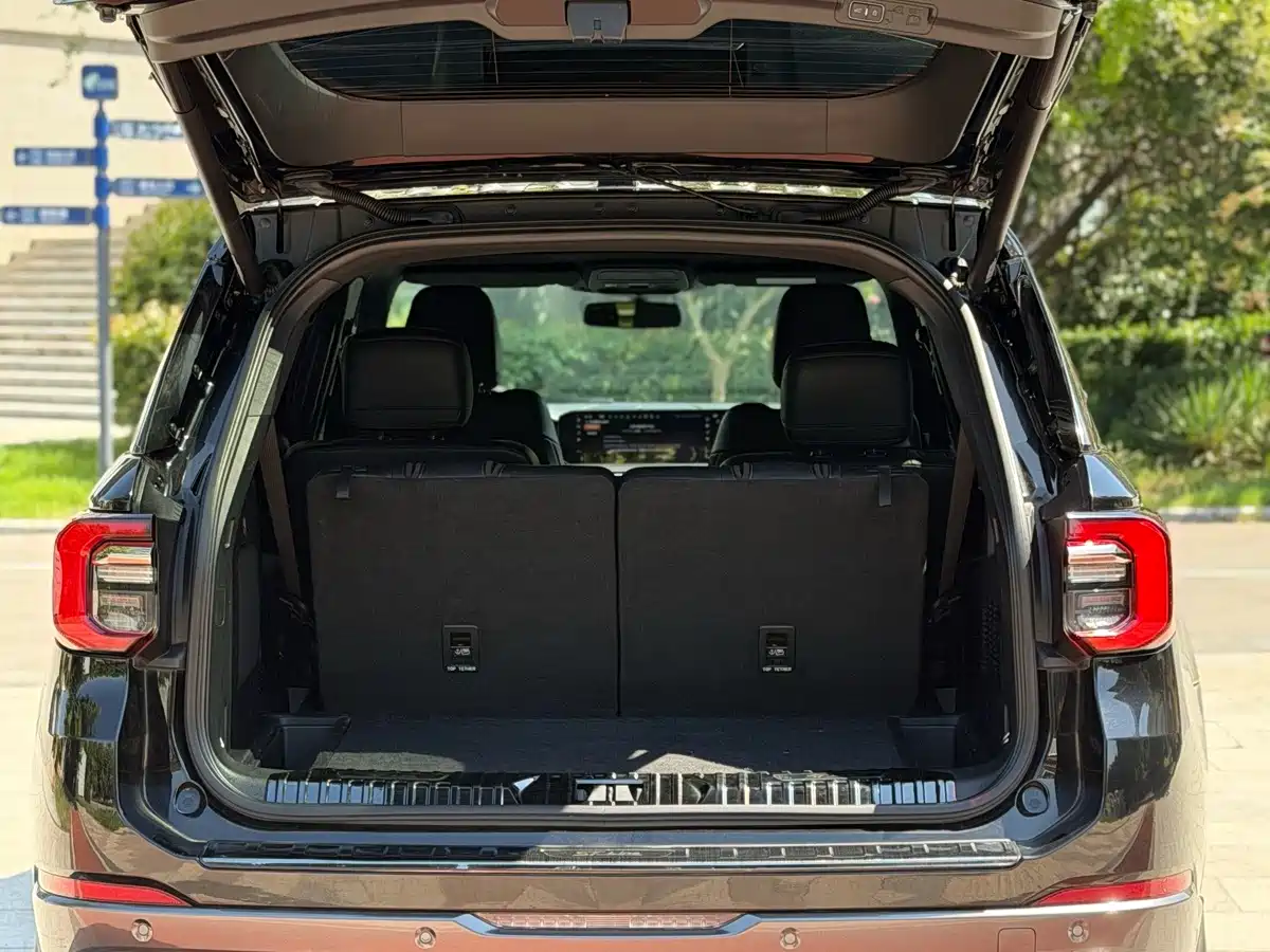 Фото 7 - Ford Explorer