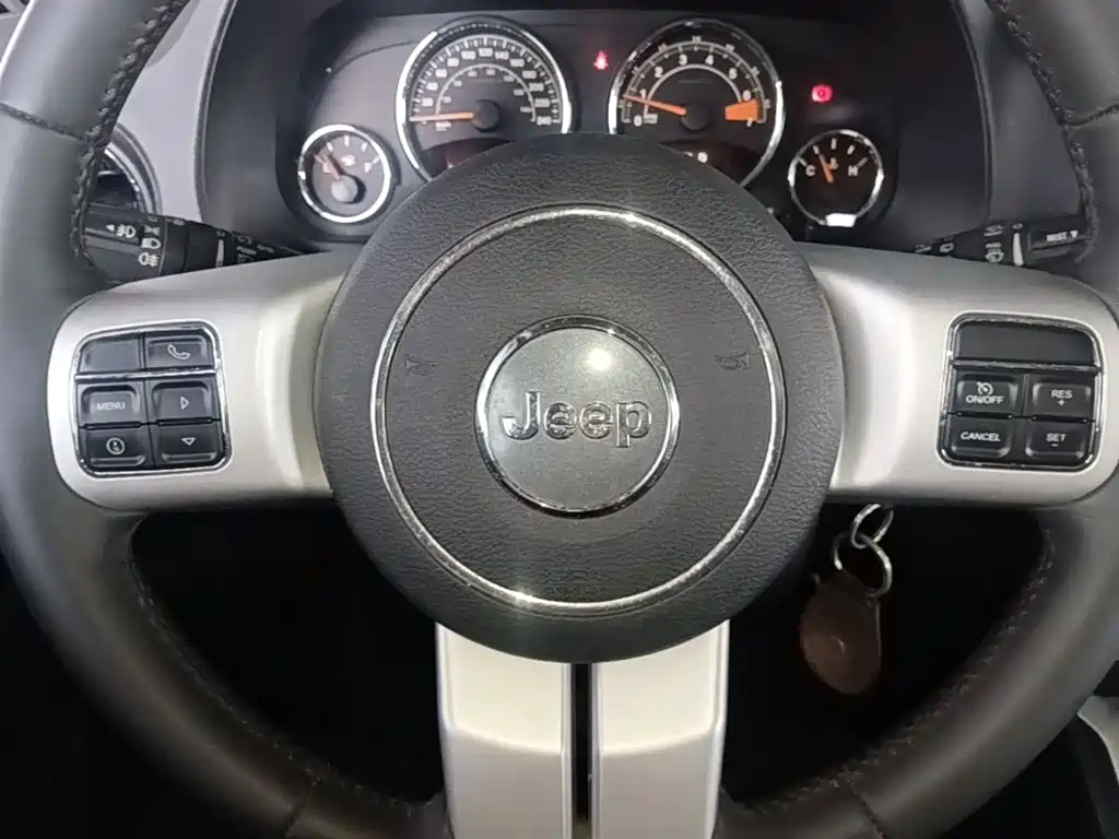 Фото 11 - Jeep Compass (Import)