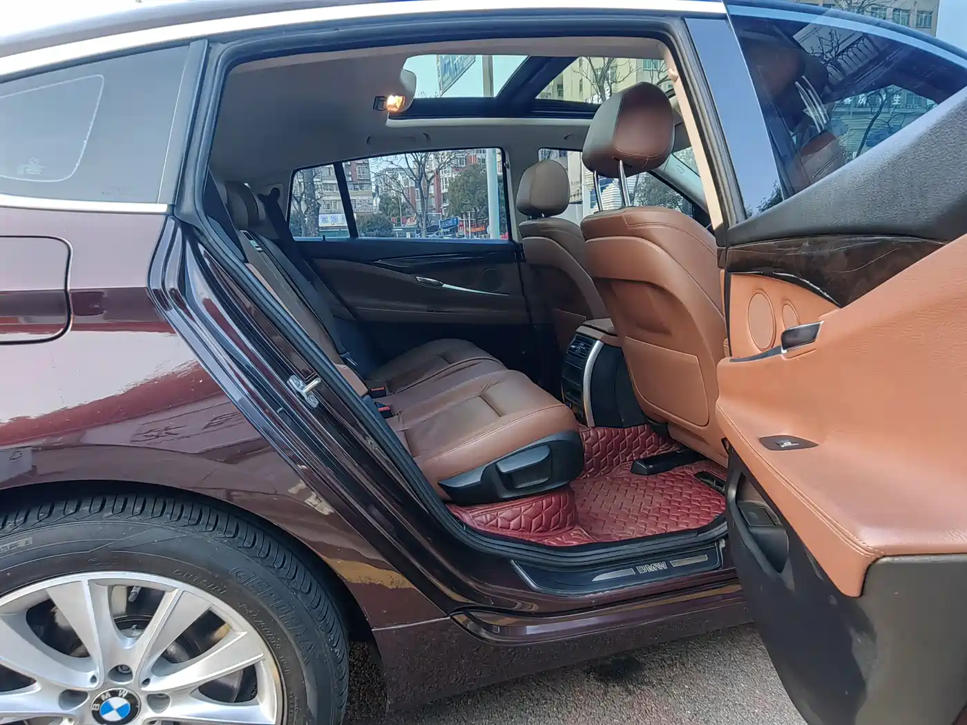 BMW 5 Series GT 2014 528i Leading фото 8