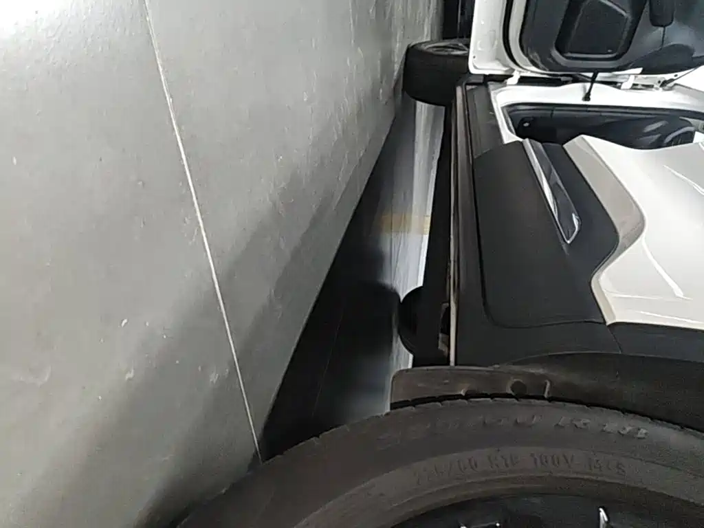 Фото 22 - Ford Escape