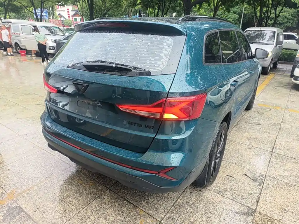 Photo 7 - Jetta VS7