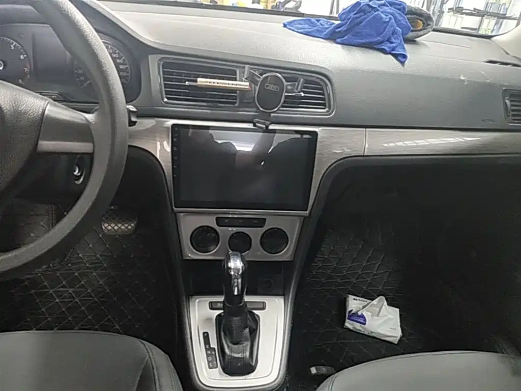 Volkswagen Lavida 2015 1.6L Automatic Trend Edition фото 13