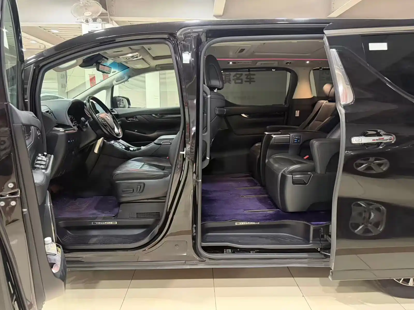 Фото 12 - Toyota Vellfire