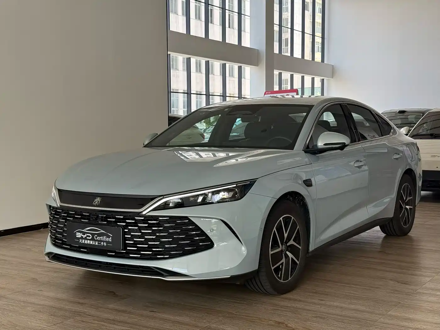 BYD Qin L 2025 DM-i Smart Drive Edition 120KM Surpassing