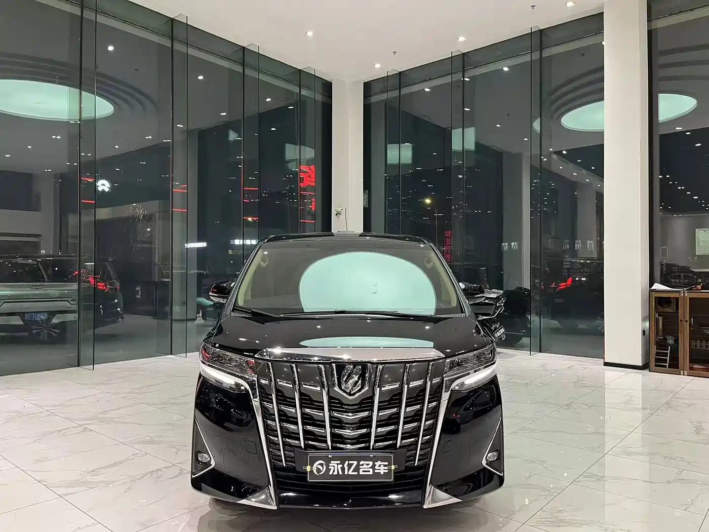 Toyota Alphard 2018 Facelift 3.5L Premium Edition фото 2