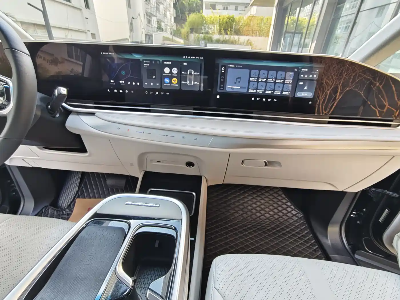 SAIC Maxus Dajia 9 2024 Super Hybrid Extended Range Alpine Edition 7-Seater фото 17