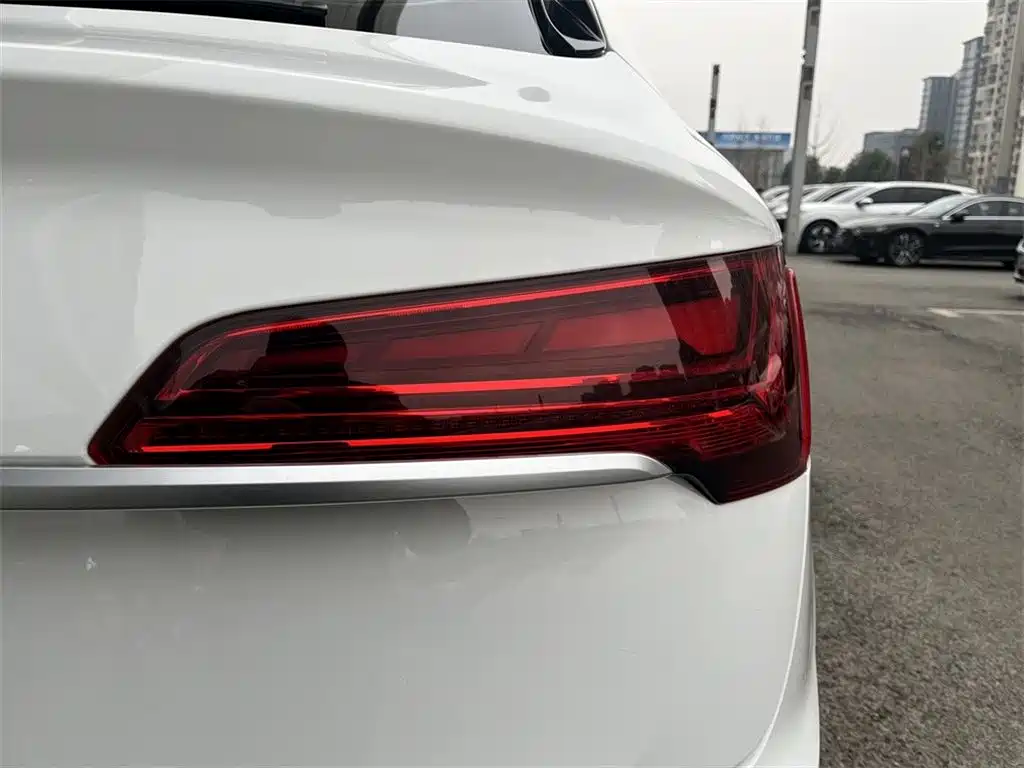 Audi Q5L Sportback 2021 40 TFSI Fashion фото 13