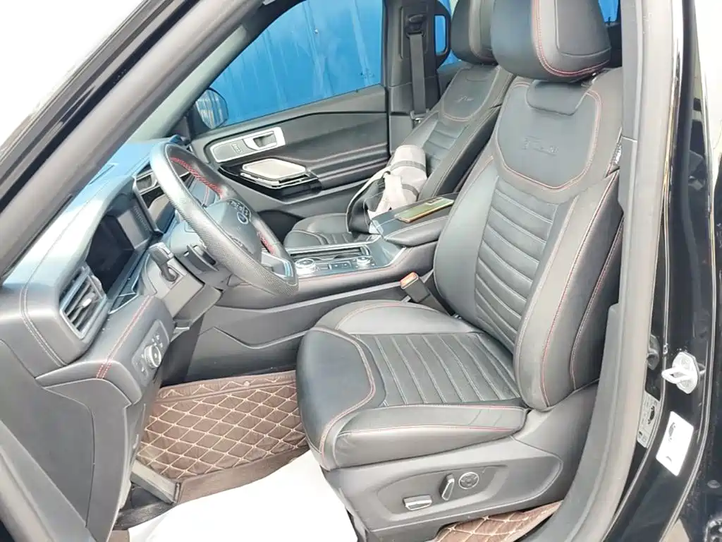 Photo 15 - Ford Explorer