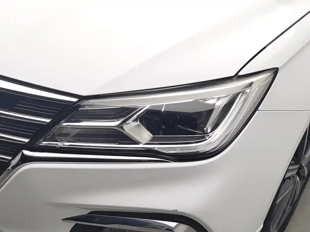 Фото 7 - Roewe i5