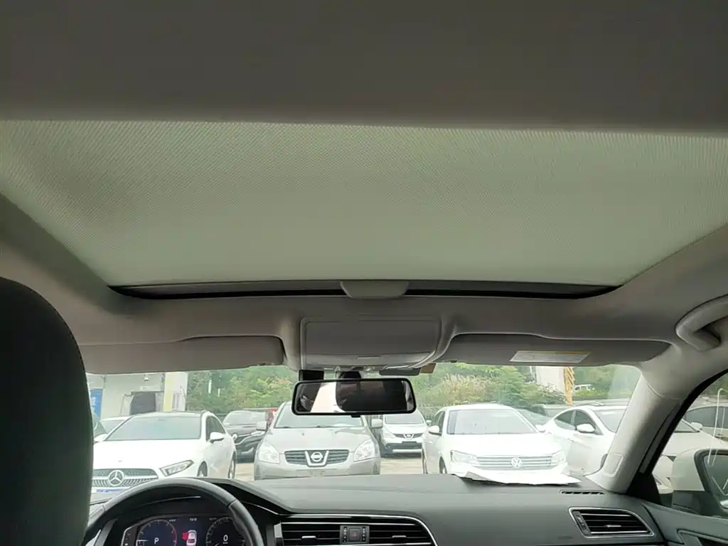 VOLKSWAGEN LINGDU