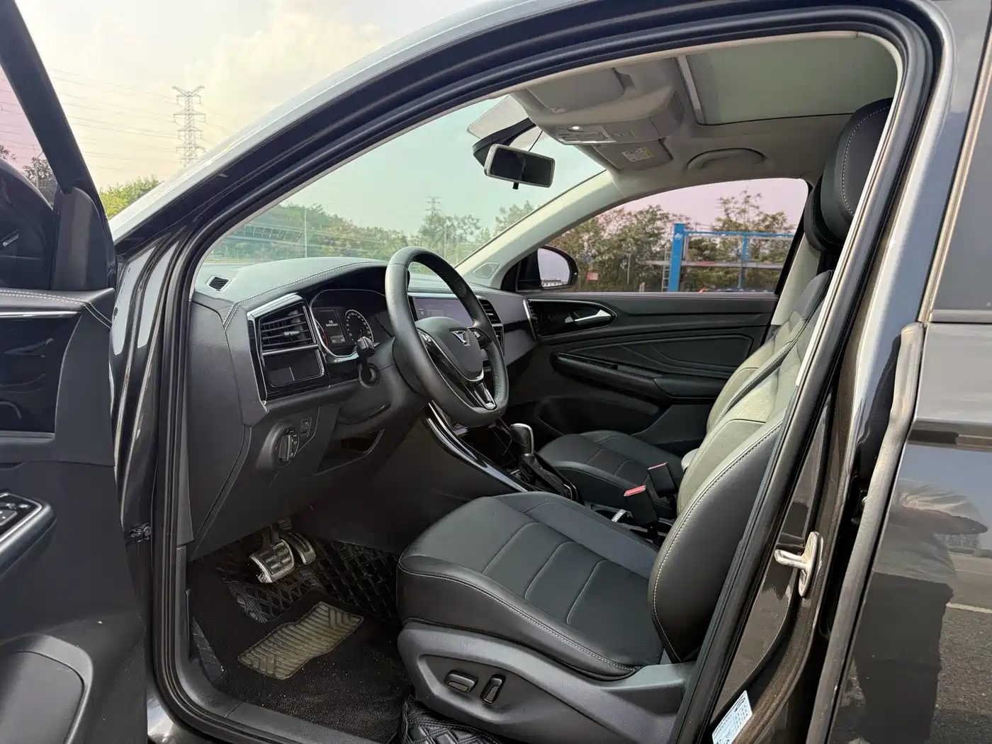 Photo 7 - Jetta VS7