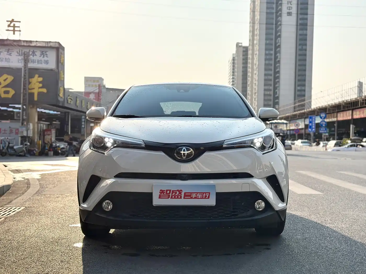 Toyota C-HR 2020 Model 2.0L Leading фото 2