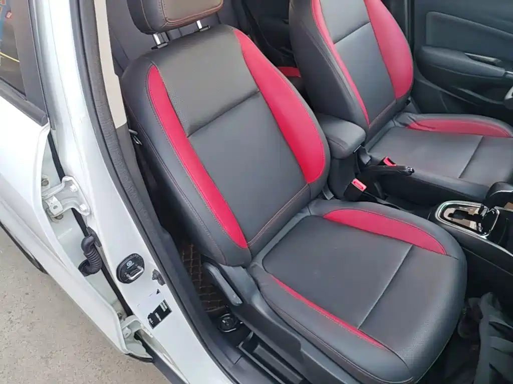 Фото 25 - Changan CS15