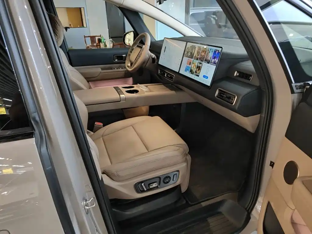 Li Auto MEGA 2025 2025 Model Home Family Special Edition