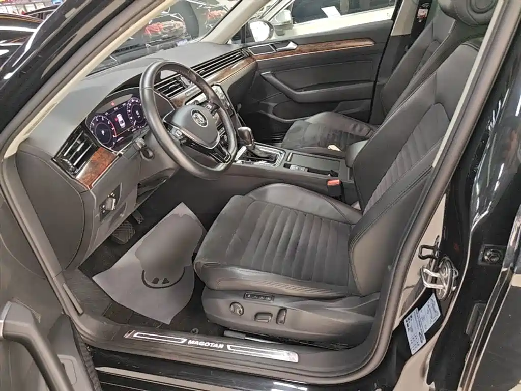 Volkswagen Magotan 2018 330TSI DSG Premium фото 15