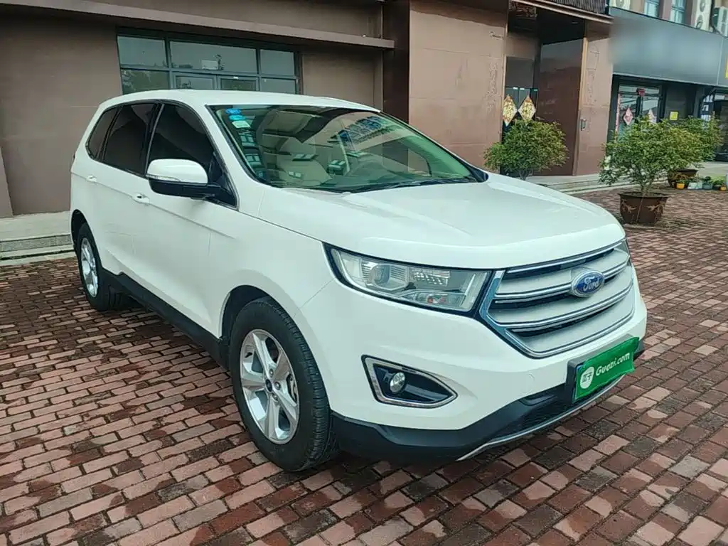 Photo 4 - Ford Edge