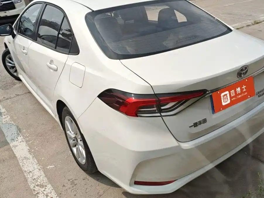 Фото 3 - Toyota Corolla