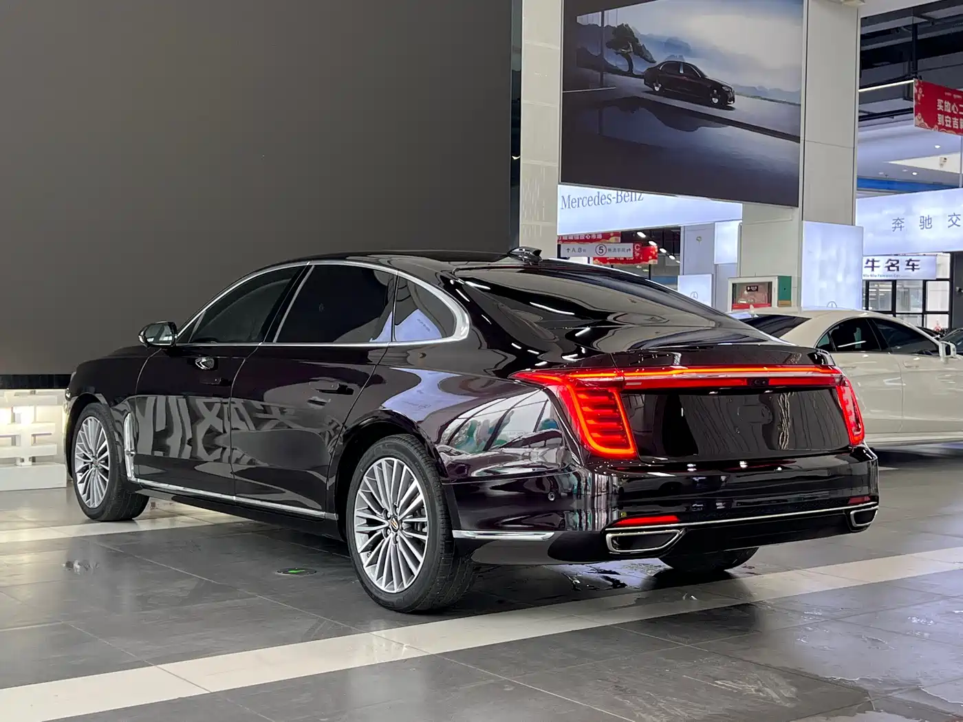 Hongqi H9 2020 2.0T Smart Connection Qi Chang Edition фото 5