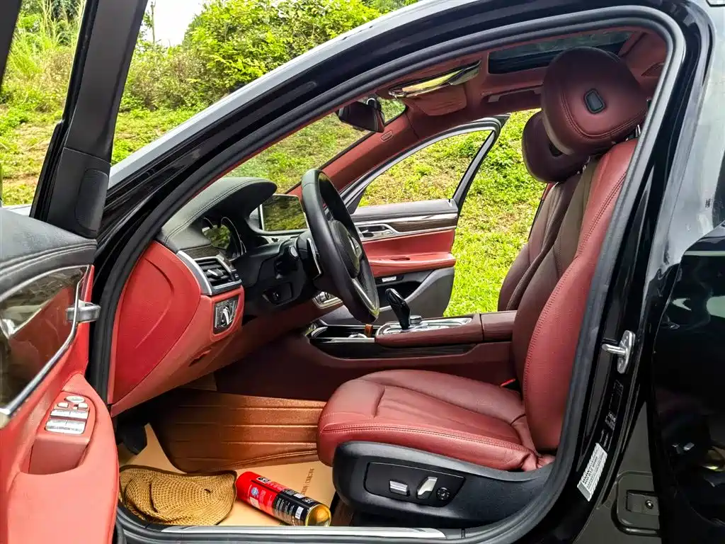 BMW 7 Series 2017 730Li Leading Edition фото 9