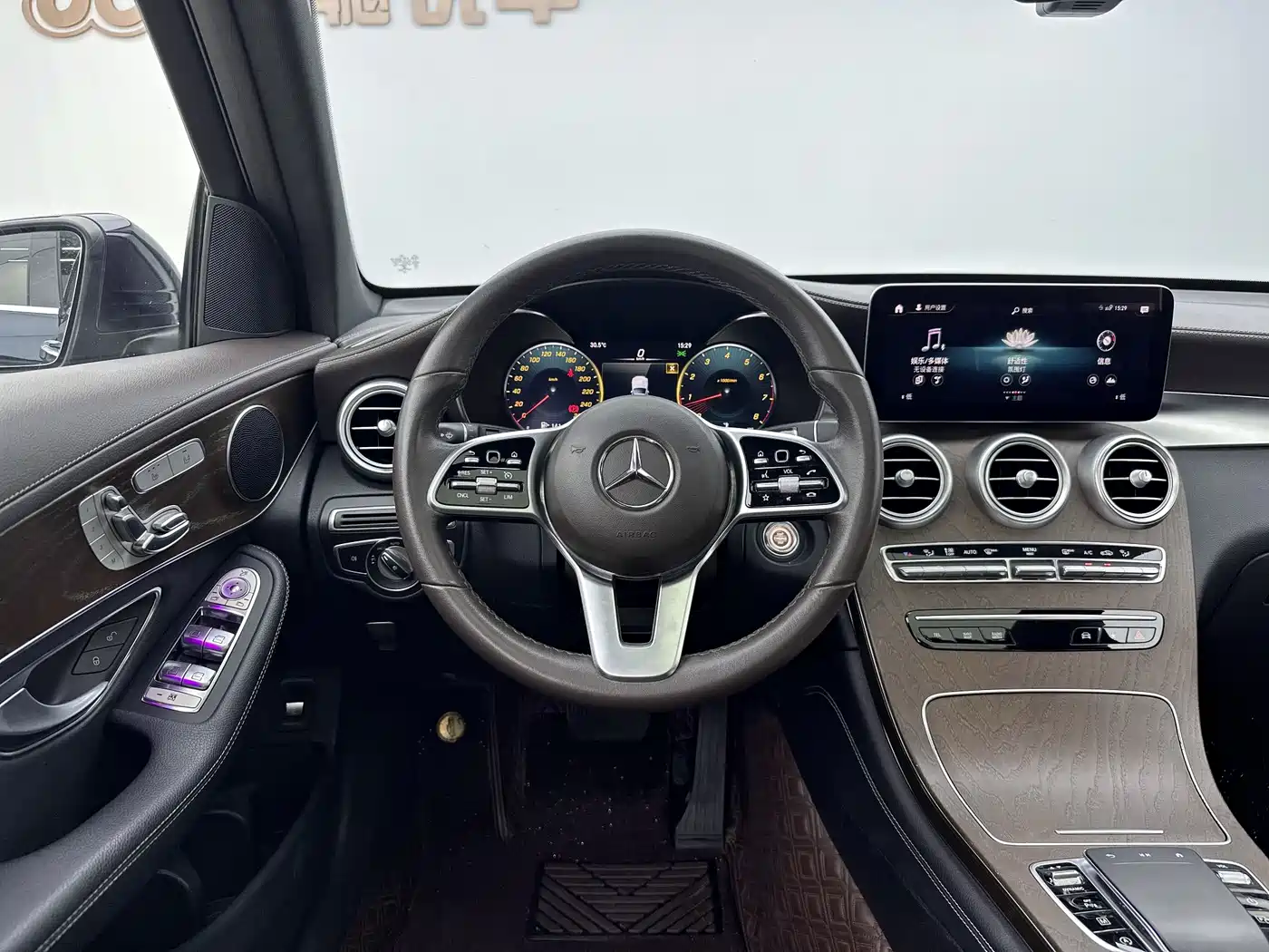 Mercedes-Benz GLC 2022 Model GLC 260 L 4MATIC Luxury Edition фото 12