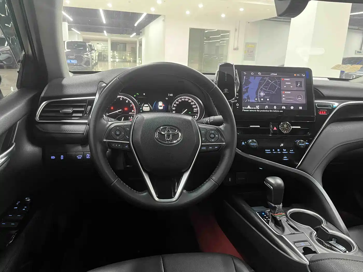 Фото 7 - Toyota Camry