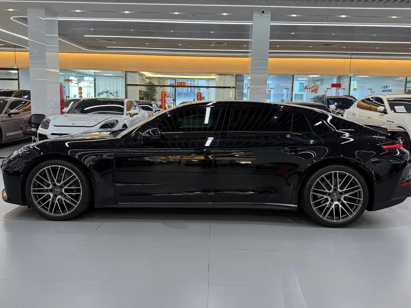 Porsche Panamera 2024 Panamera 4 Executive Long Wheelbase 2.9T фото 7