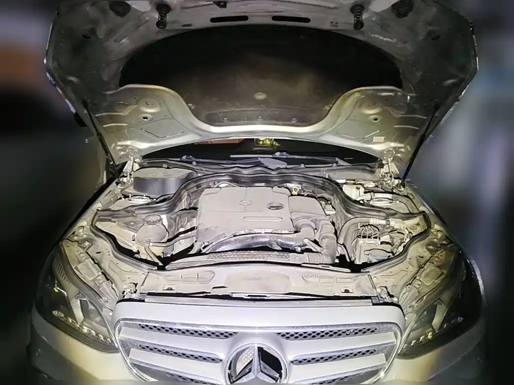 Фото 3 - Mercedes-Benz E-Class