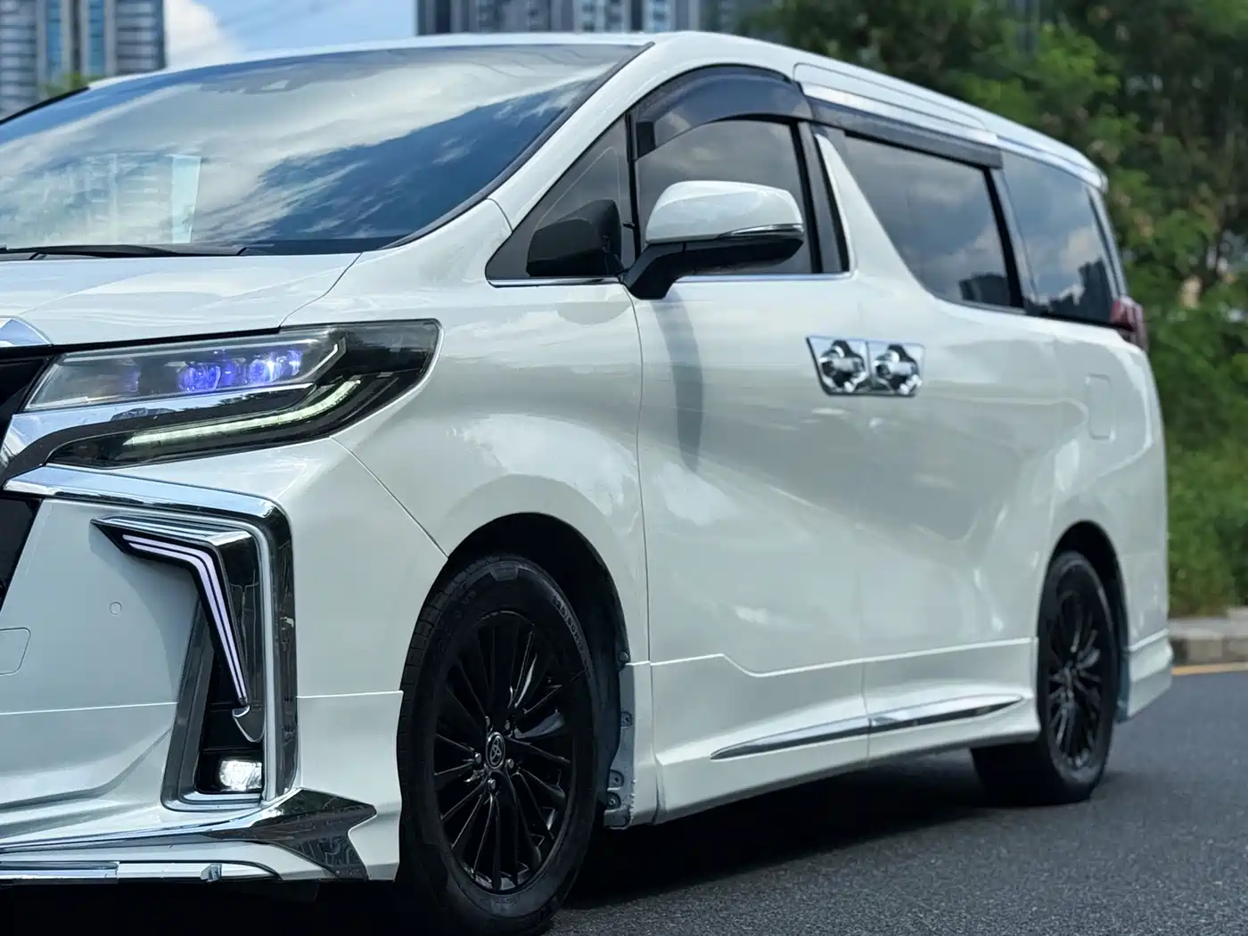 Toyota Vellfire 2021 2020 Twin Engine 2.5L HV Premium Edition