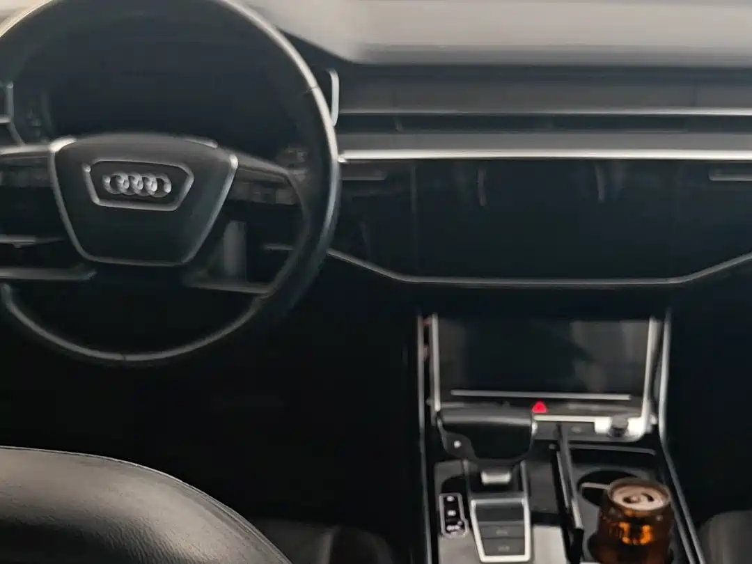 Фото 8 - Audi A8