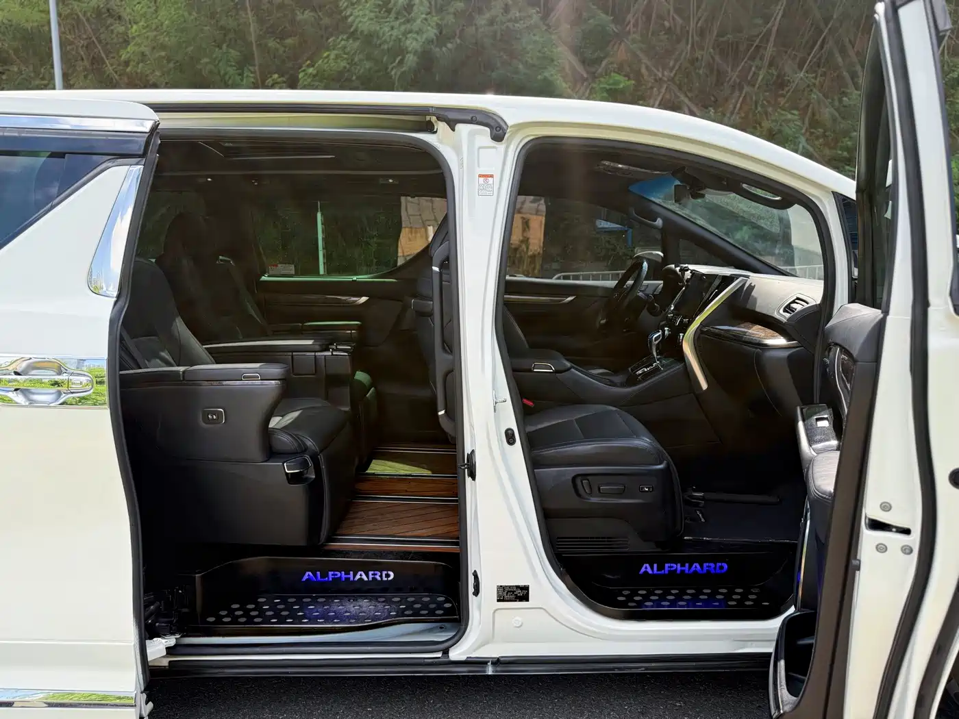 Toyota Vellfire 2021 2020 Twin Engine 2.5L HV Premium Edition