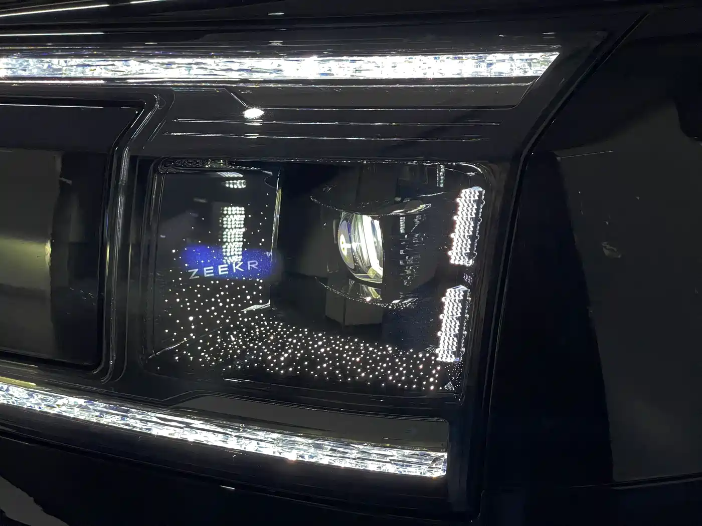 Zeekr 9X 2025 Model Gloss Black Edition фото 15