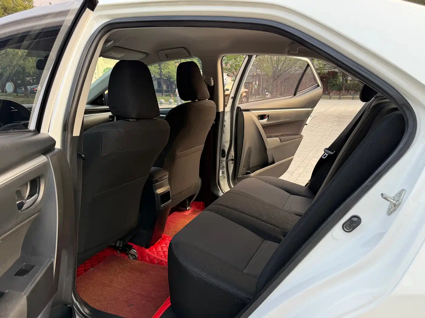 Toyota Corolla 2014 1.6L CVT GL фото 12