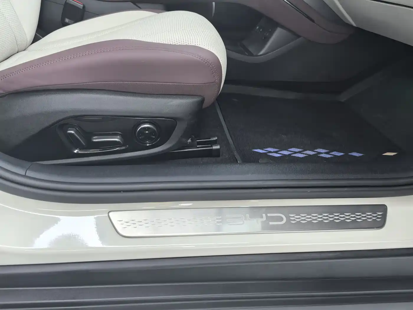 BYD Seal 07 DM-i 2025 Smart Drive Edition DM-i 1.5L 125km Premium фото 20