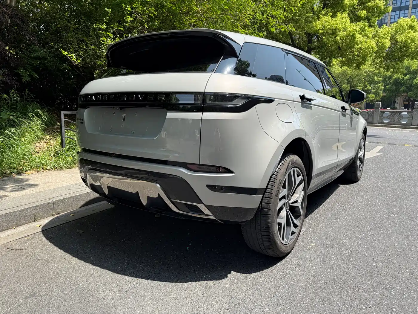 Land Rover Range Rover Evoque 2023 Range Rover Evoque L 249PS Luxury Edition фото 11